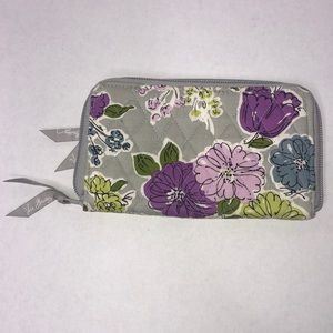 Vera Bradley zip around wallet